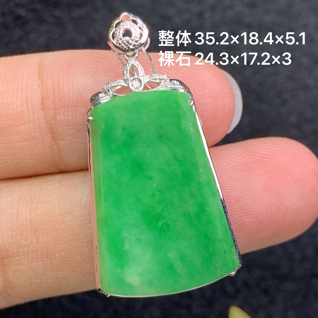 18k金镶嵌天然缅甸翡翠阳绿无事牌吊坠35.2×18.4×5.1/24.3×17.2×3