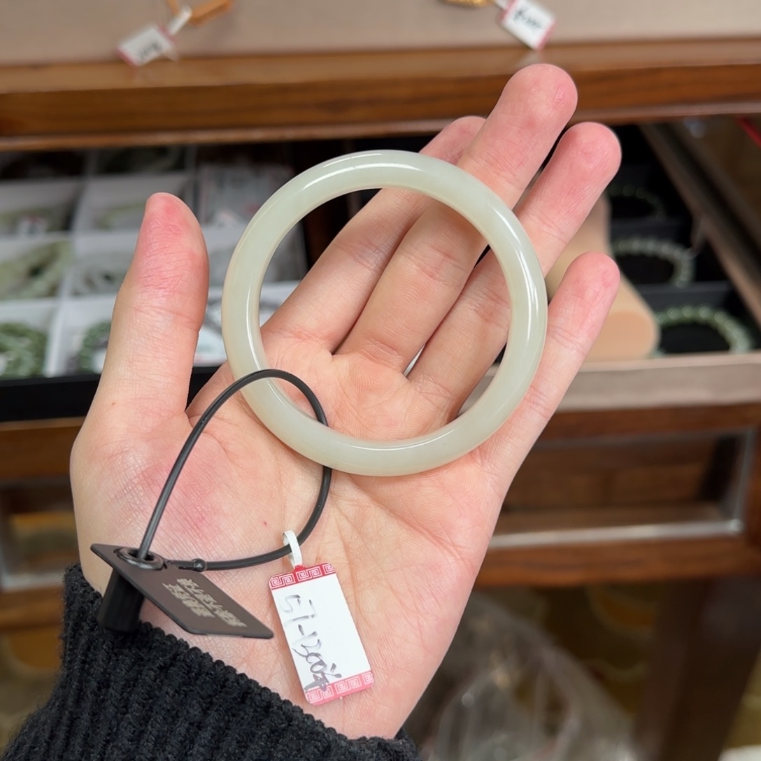 和田玉未镶嵌手镯