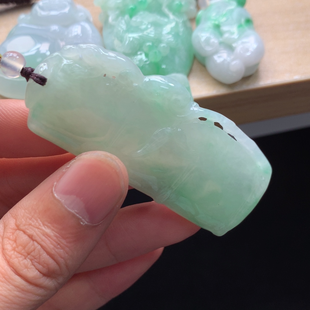 颈饰未镶嵌翡翠吊坠