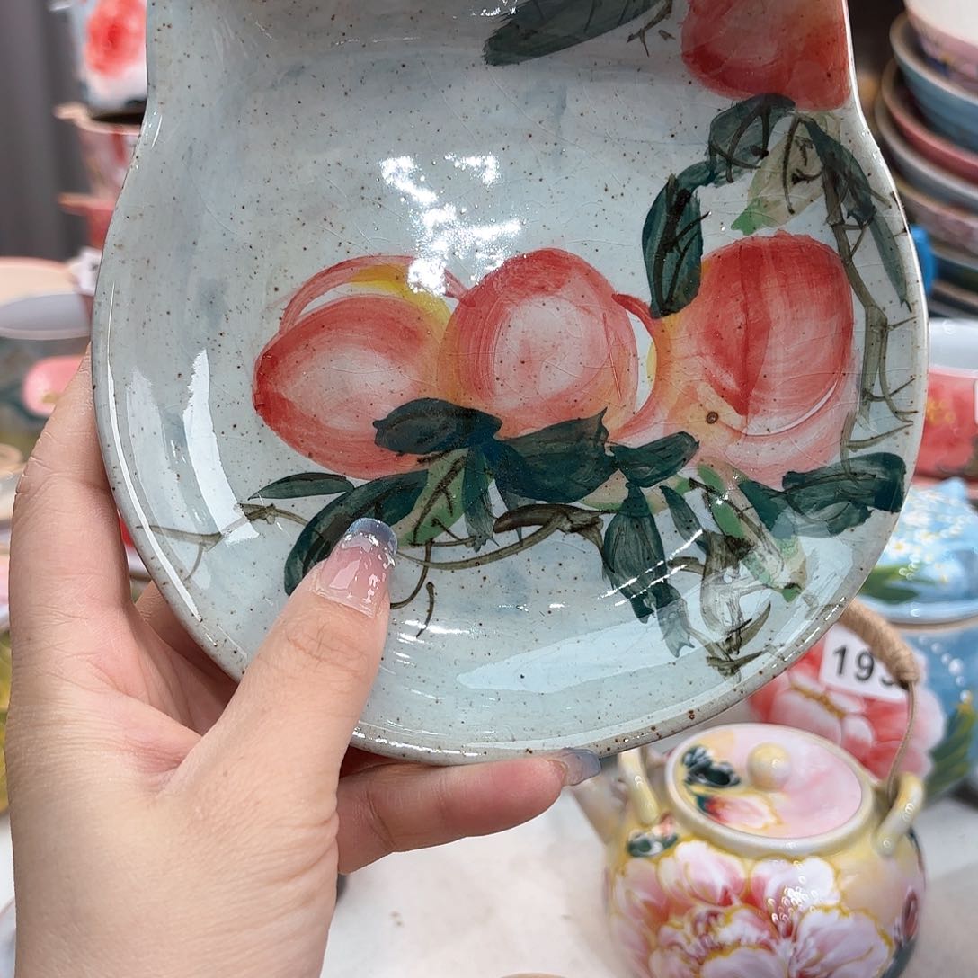 瓷片我不敢看电视我要把电视打开看看是