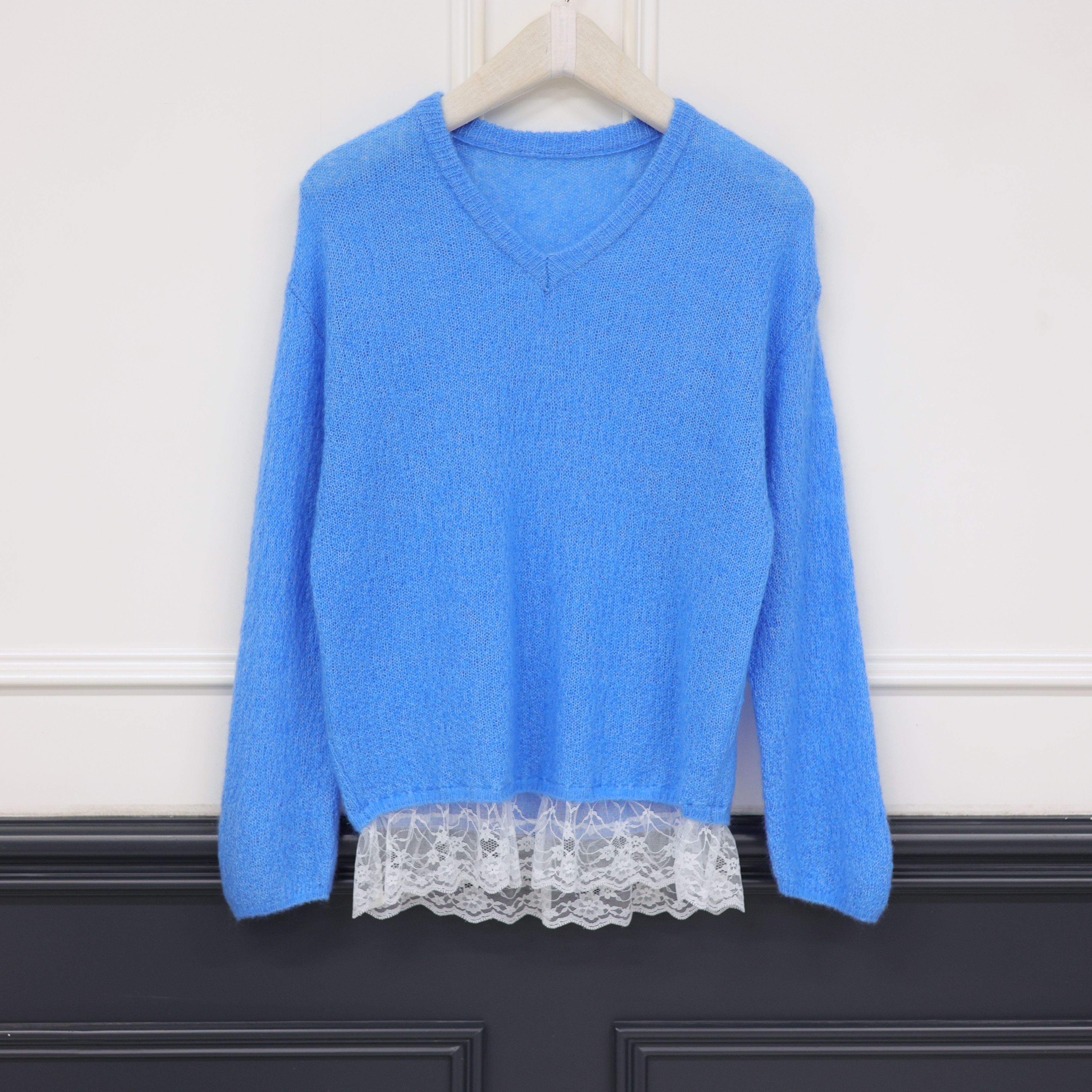 2509158【壁虎姐】GECKO秋冬新款蓝色V领宽松蕾丝摆毛衣