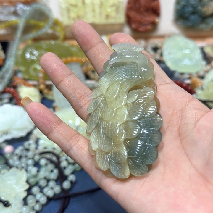 合金蛇纹石玉吊坠