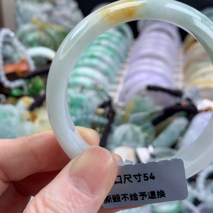 翡翠手镯未镶嵌吊坠