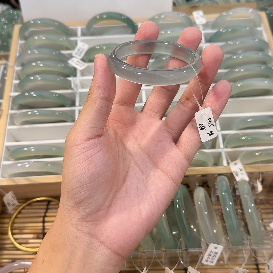 玛瑙/玉髓未镶嵌手镯圈口54.5