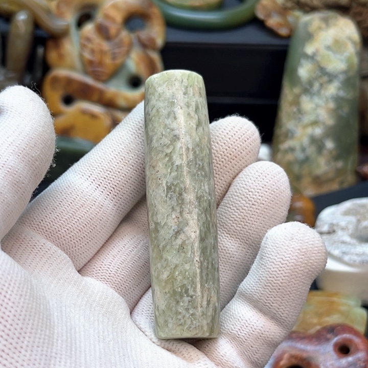 未镶嵌岫岩老玉（透闪石质玉）车挂灰*