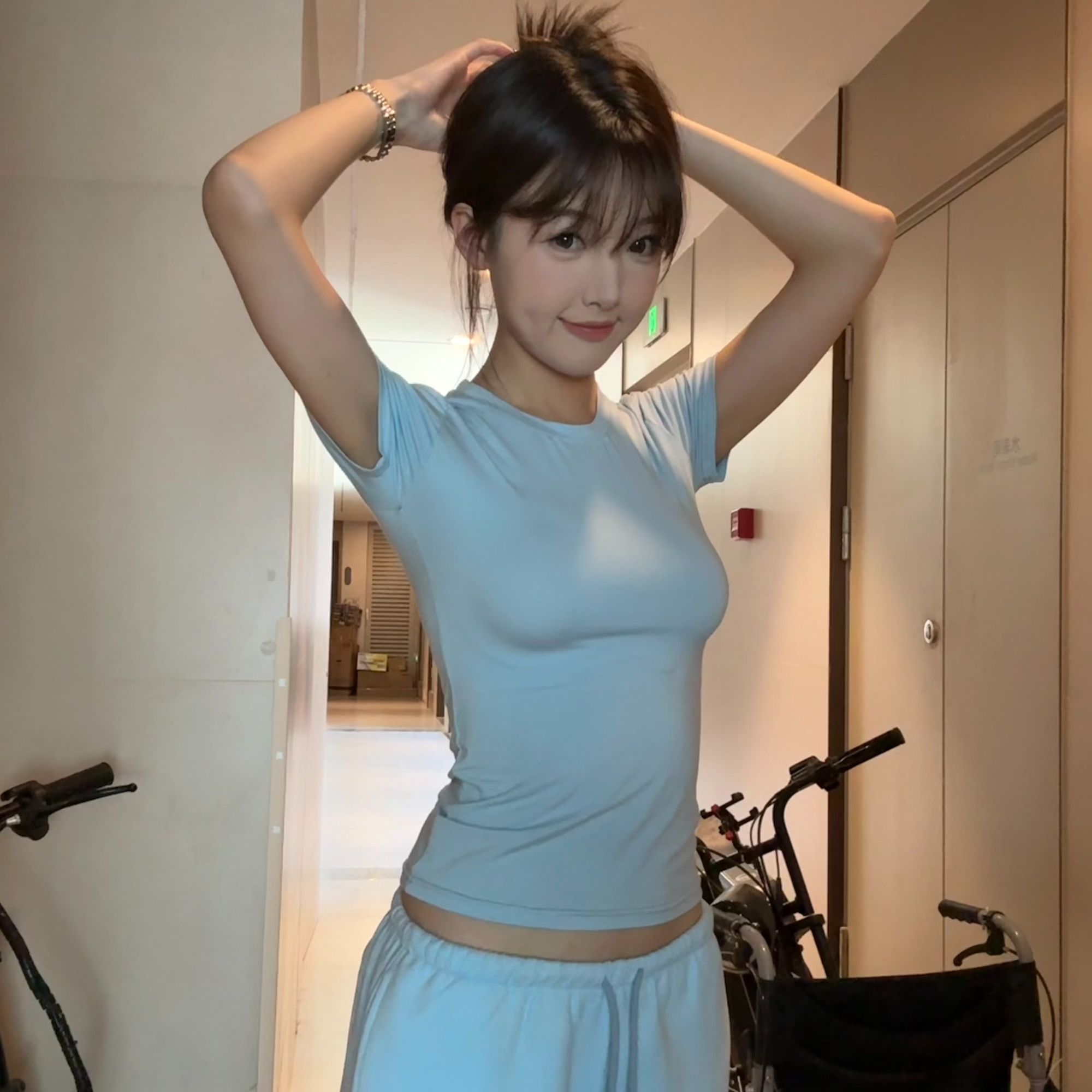 【熊熊专属套装】熊掌日记同款质感蓝粉紧身超薄上衣+休闲运动