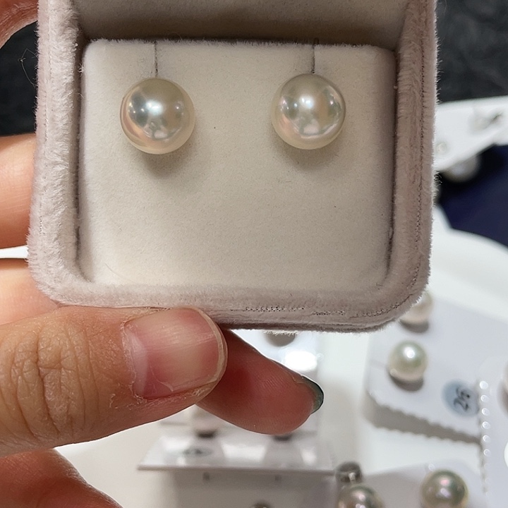 非金属10.34mm正圆近无暇银蓝耳钉