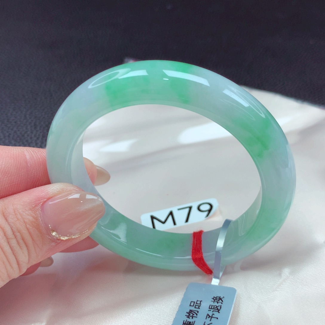 翡翠手镯未镶嵌手镯88