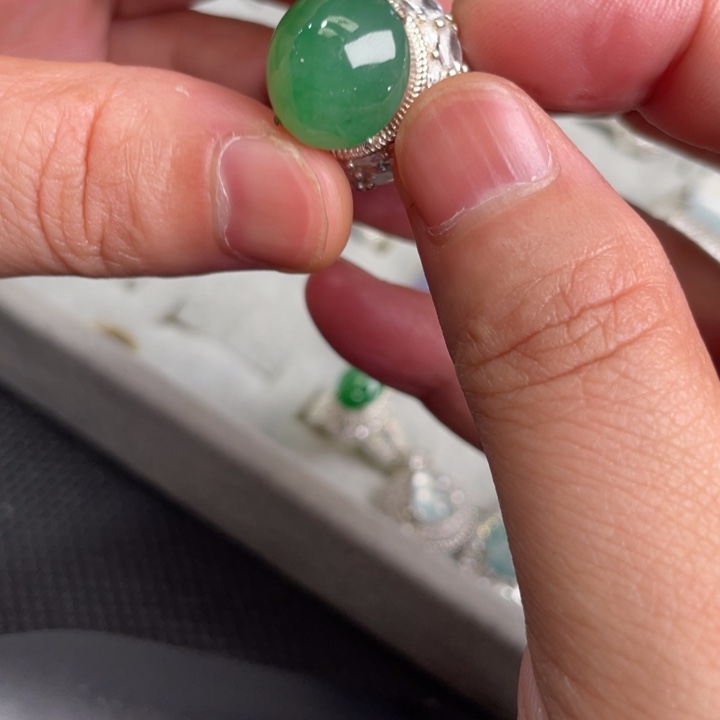 翡翠戒指未镶嵌缅甸天然翡翠戒指