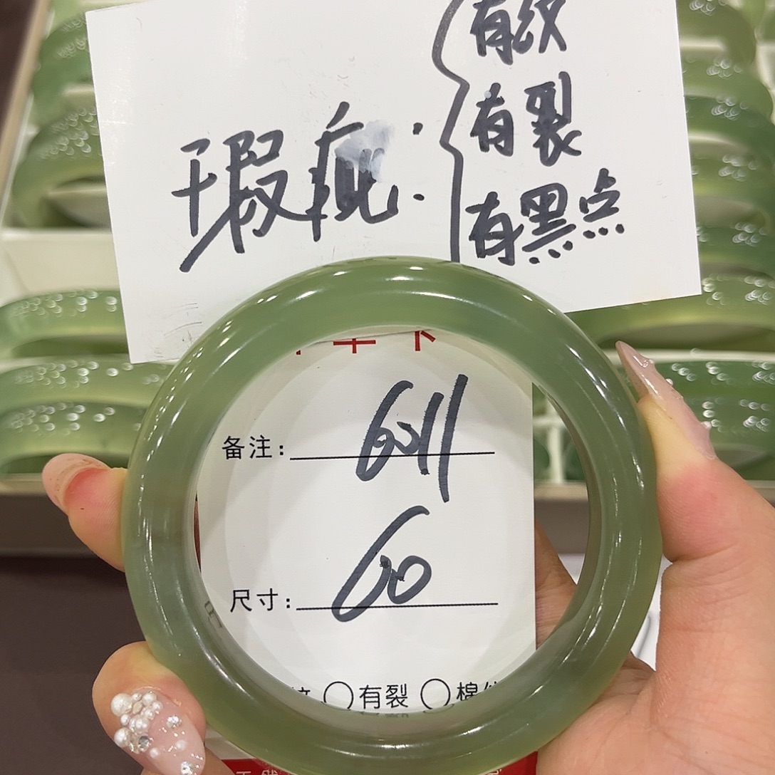 发***姐未镶嵌岫玉手镯天然岫玉