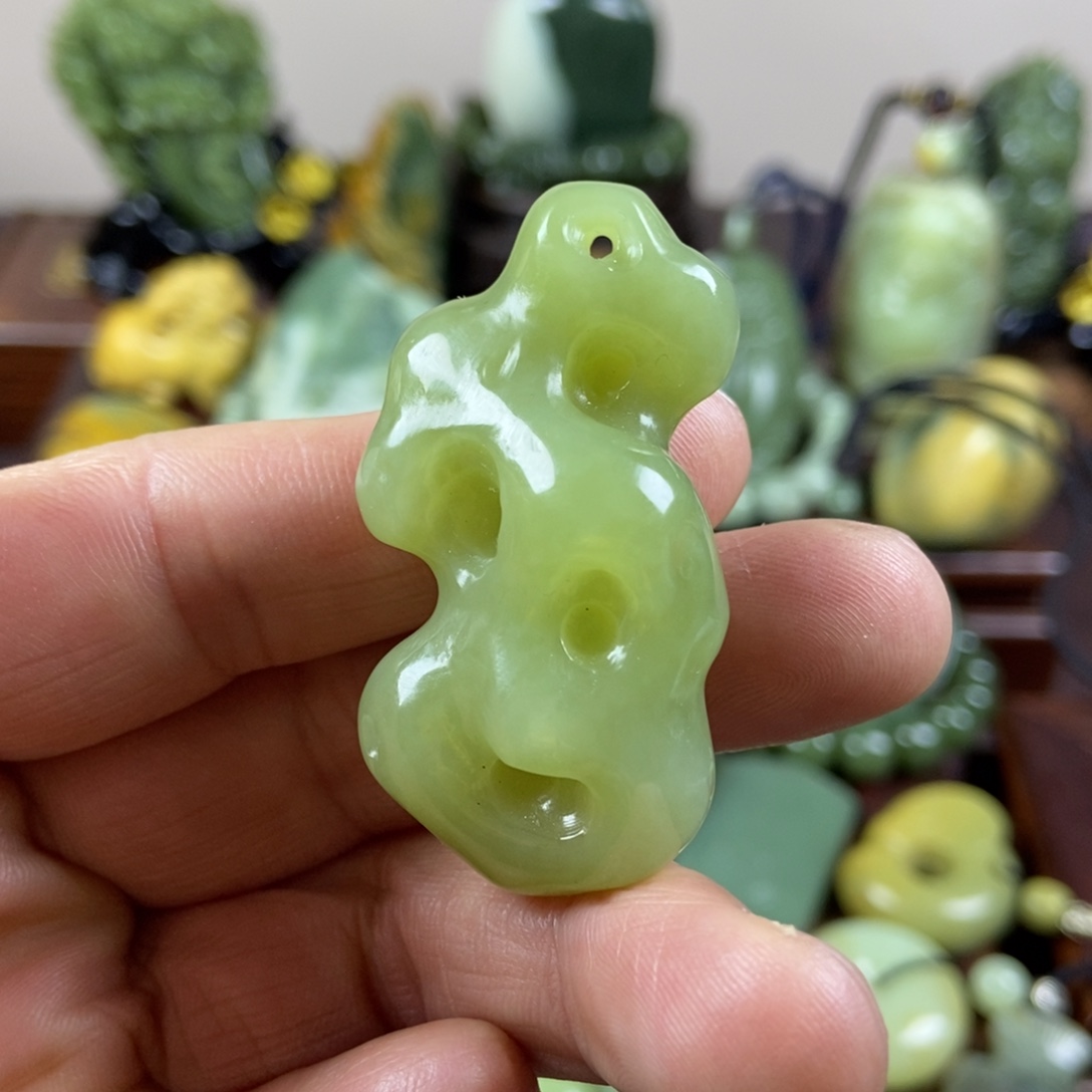 岫岩老玉（透闪石质玉）未镶嵌珠宝奇石