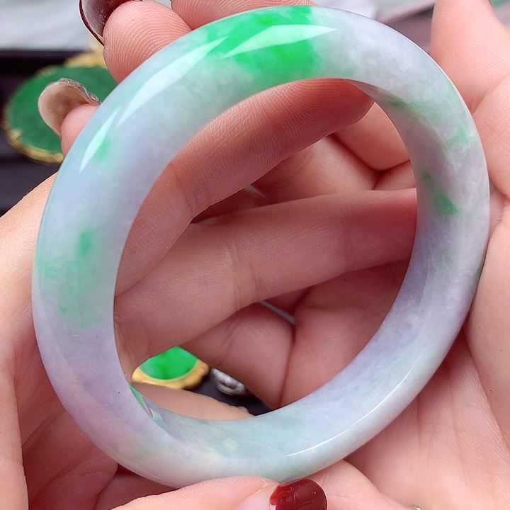 翡翠手镯未镶嵌翡翠