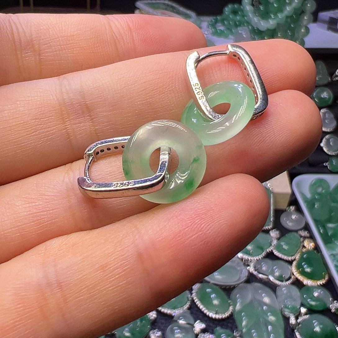 石英质玉（非洲翠）未镶嵌颈饰