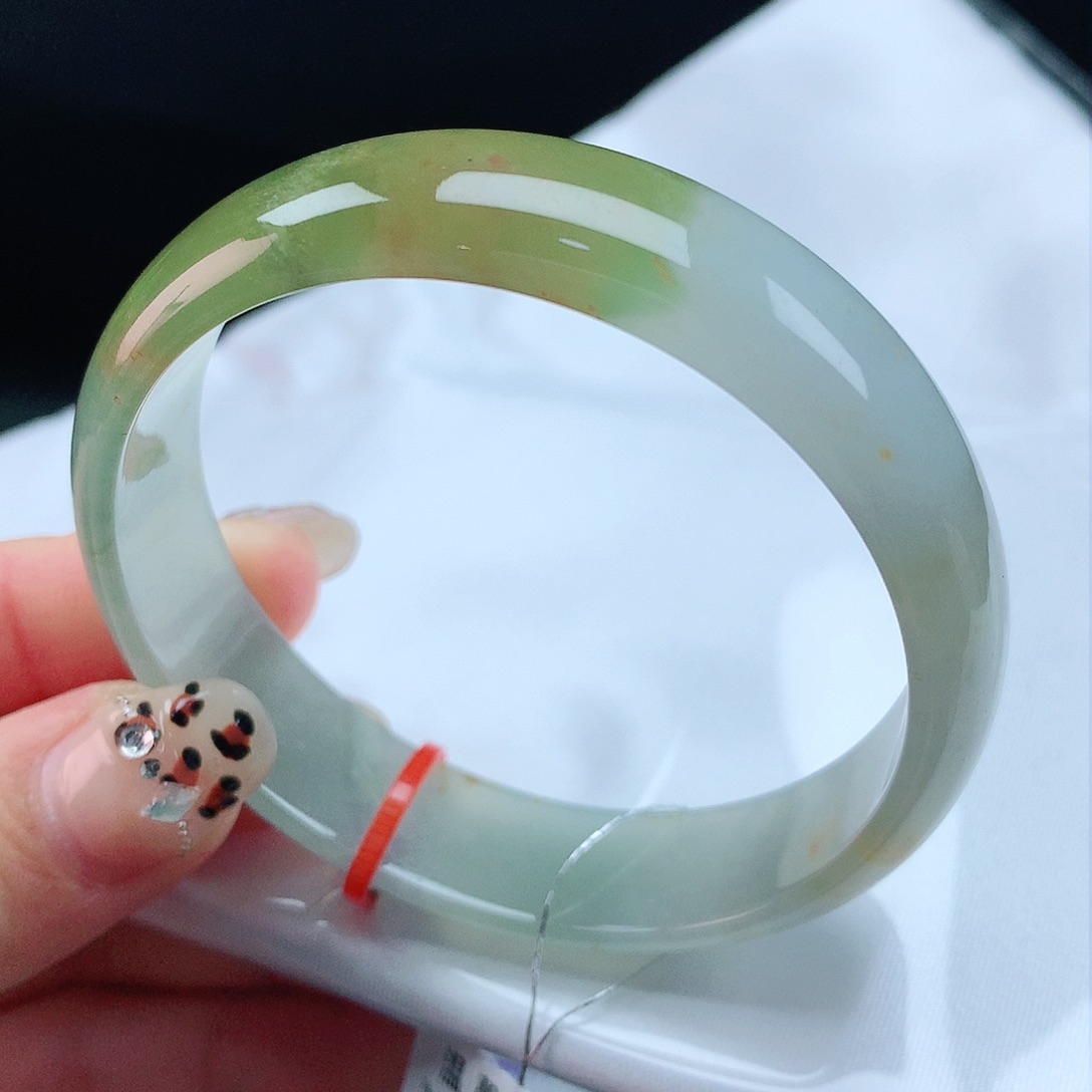 翡翠手镯未镶嵌55轮胎