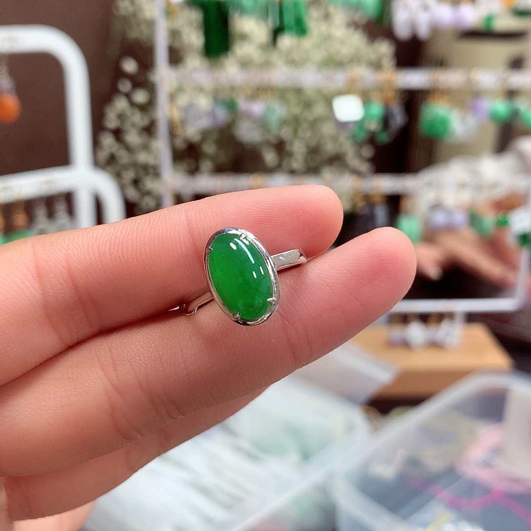 翡翠戒指18K金镶嵌天然翡翠