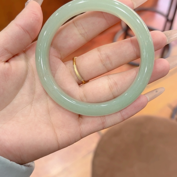 东陵石手镯未镶嵌