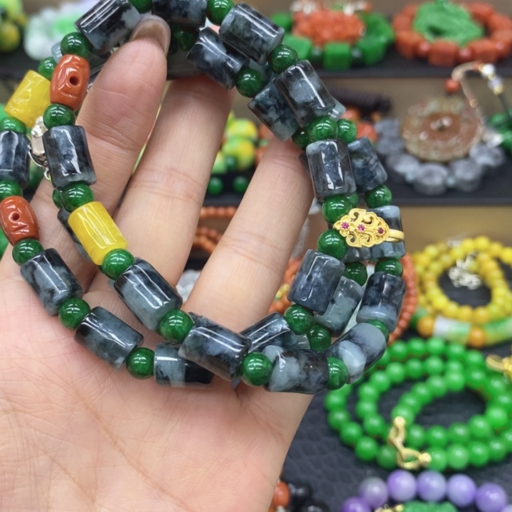 雪***翡翠未镶嵌颈饰项链1