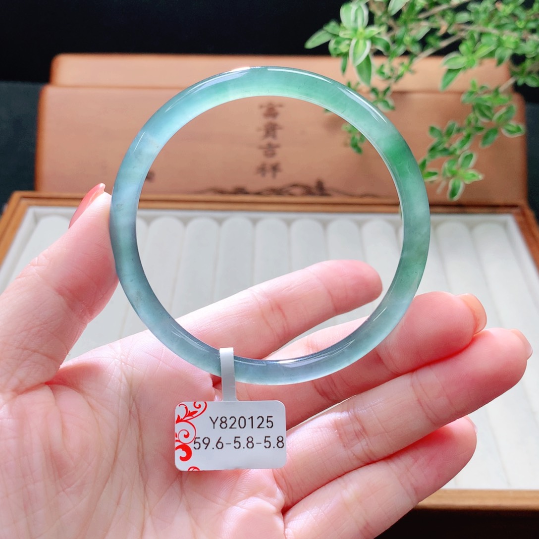 未镶嵌手镯（圆镯）翡翠