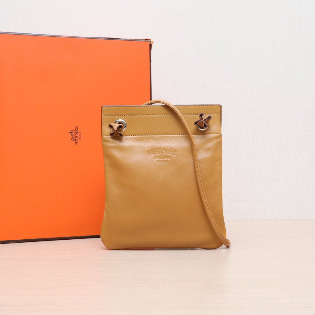 99新 Hermes/爱马仕 小花Jerry P215052877 马夫包Mini芝麻色 Z刻