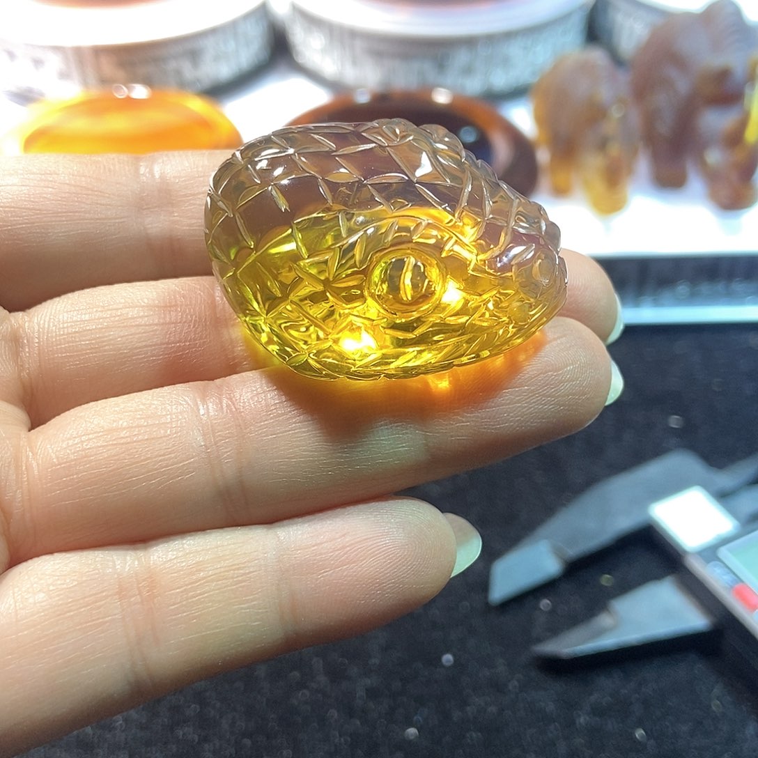 未镶嵌颈饰琥珀缅甸天然琥珀吊坠