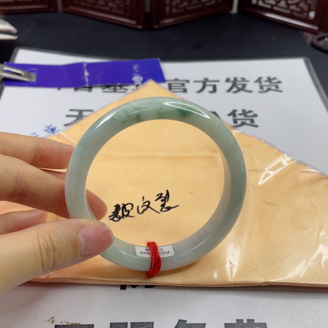 翡翠手镯未镶嵌翡翠手镯