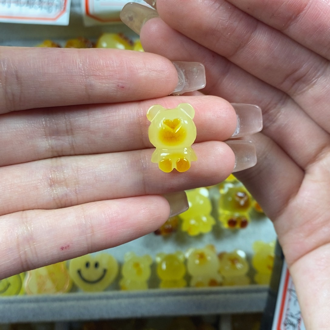 未镶嵌琥珀裸石小熊