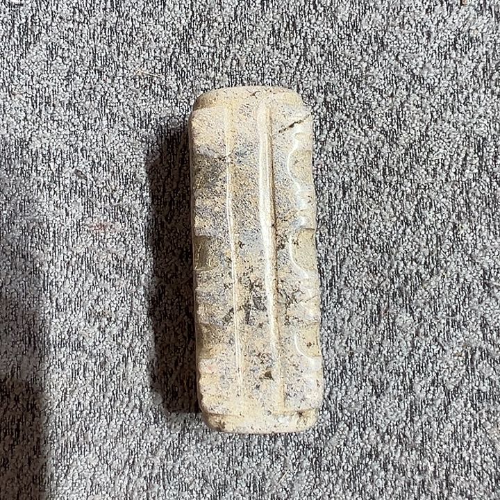 软玉未镶嵌颈饰摆件