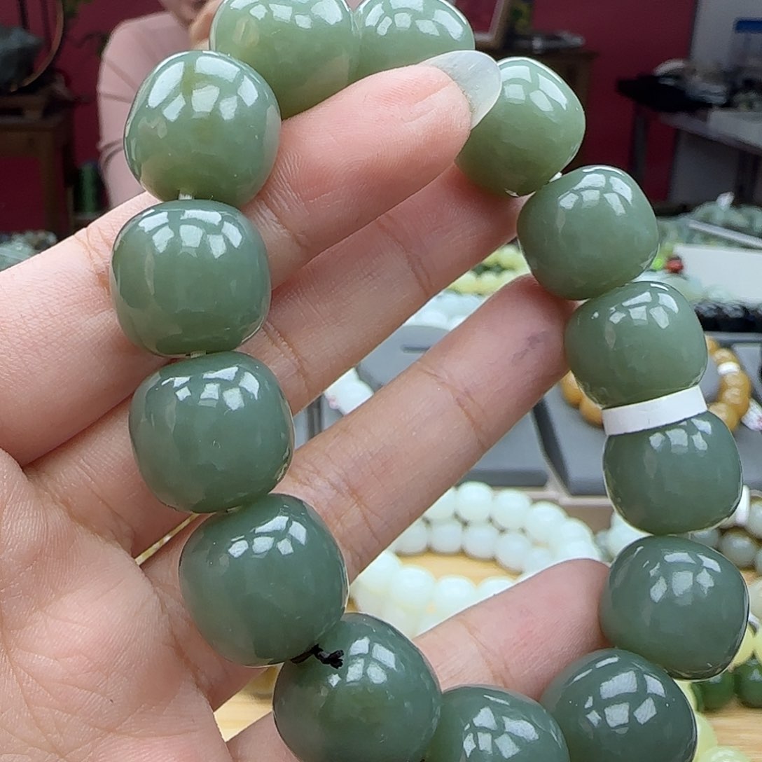 未镶嵌和田玉手链