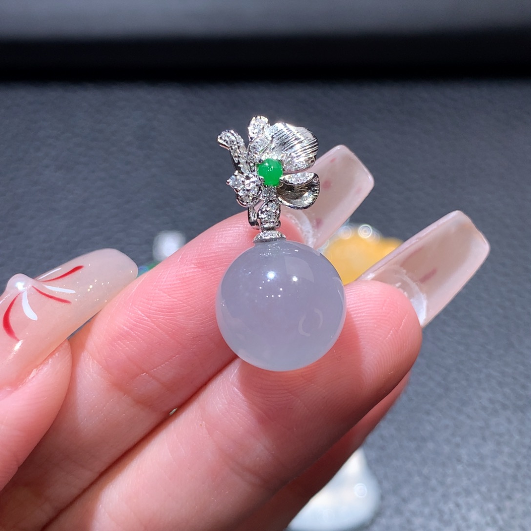 翡翠颈饰18K金镶嵌翡翠