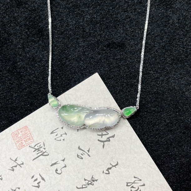 冰种年年有鱼—翡翠18K金镶嵌吊坠