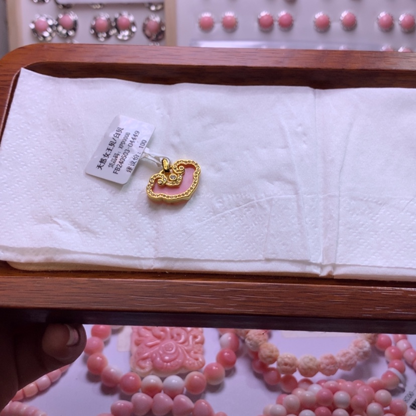 【闪购商品】查罗石颈饰合金福利