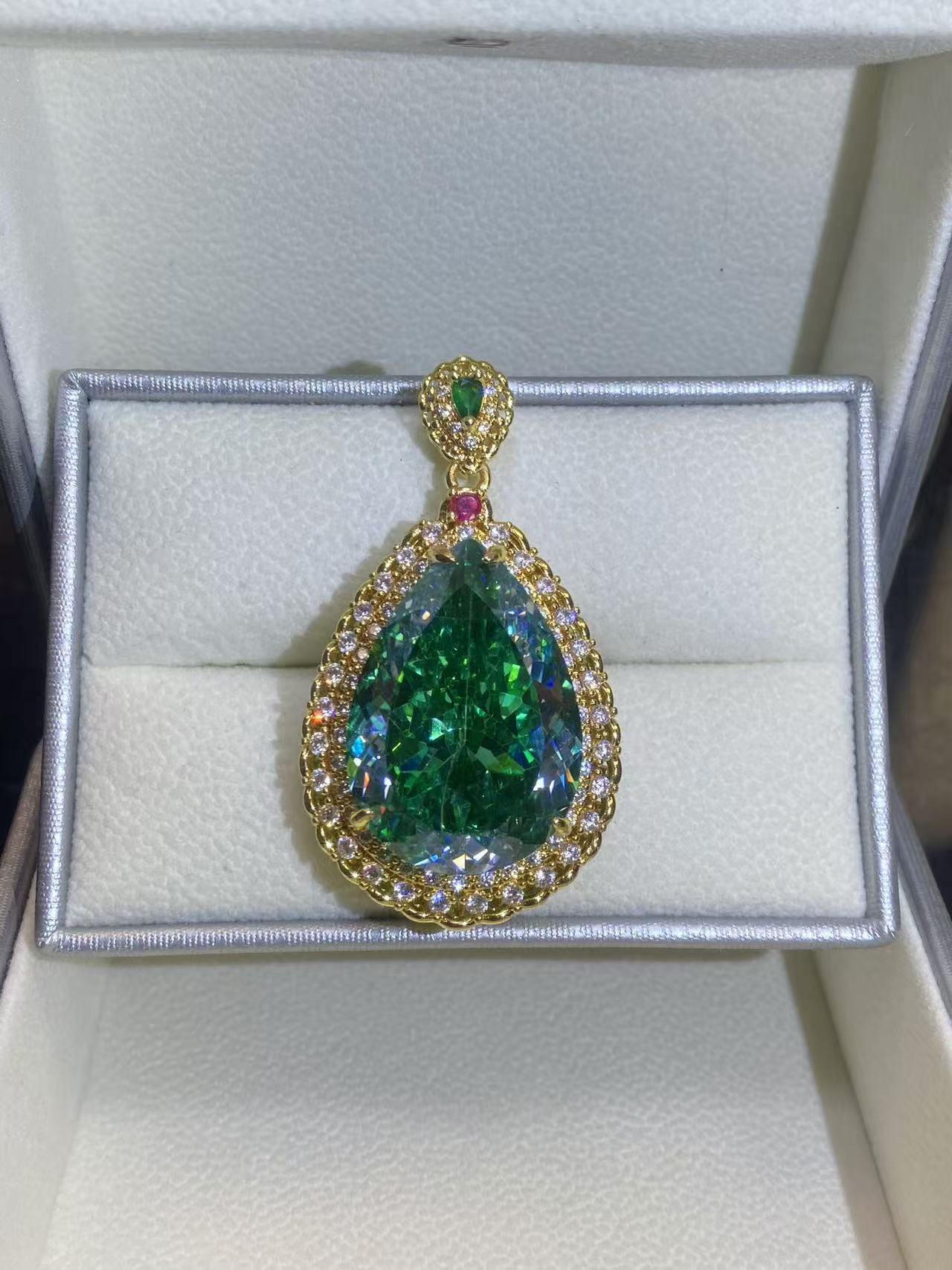 【米米甄选 绚丽多彩】绿色吊坠 D-1442