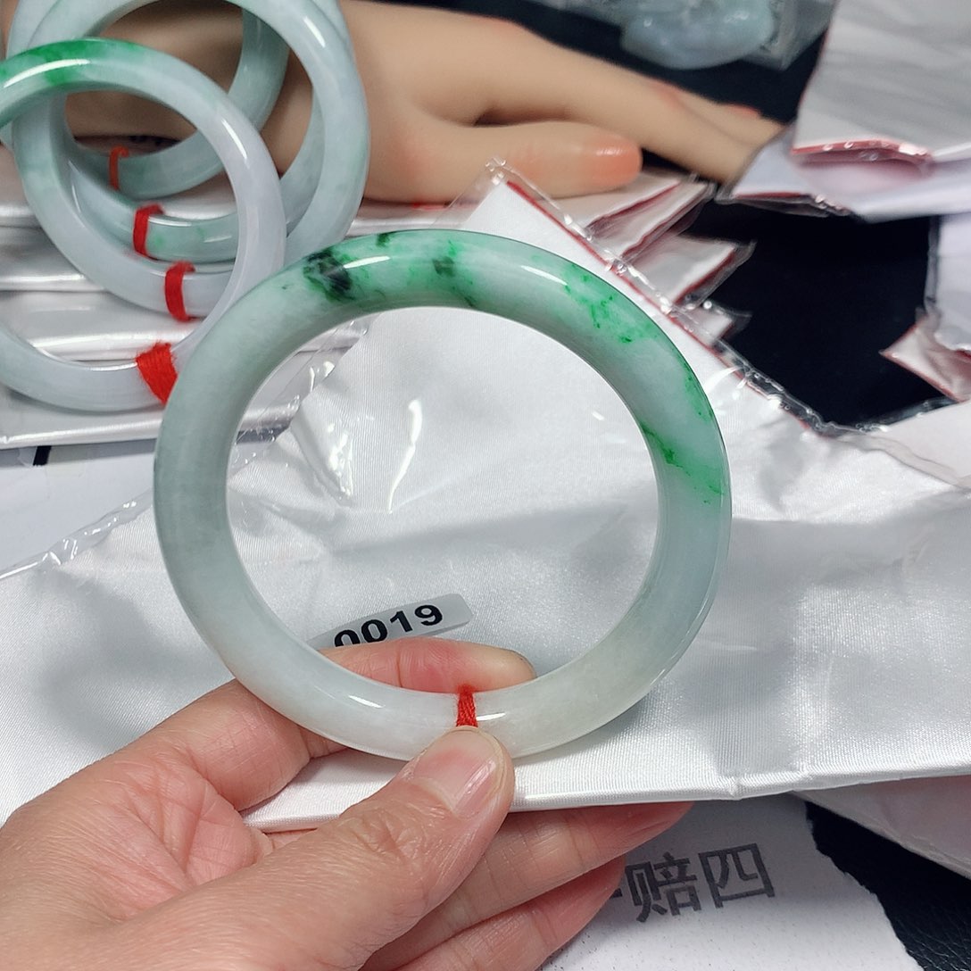 翡翠手镯未镶嵌天然缅甸A货翡翠手镯