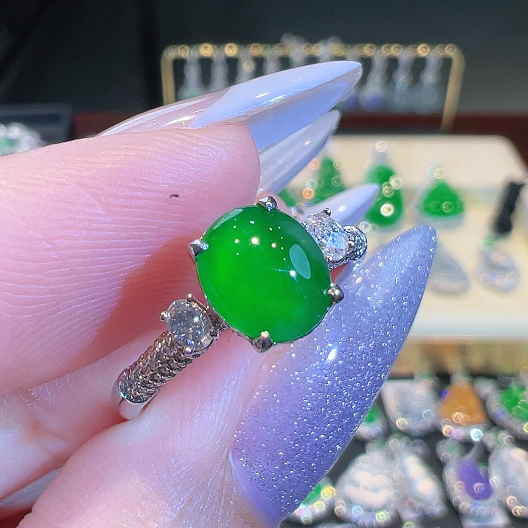 翡翠戒指18K金镶嵌翡翠