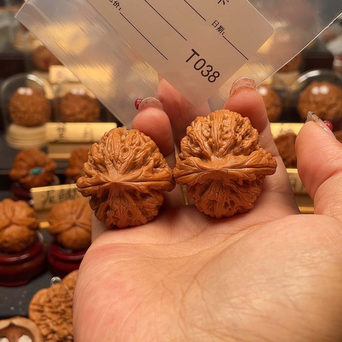 陶***哥文玩核桃把件莲花38。038