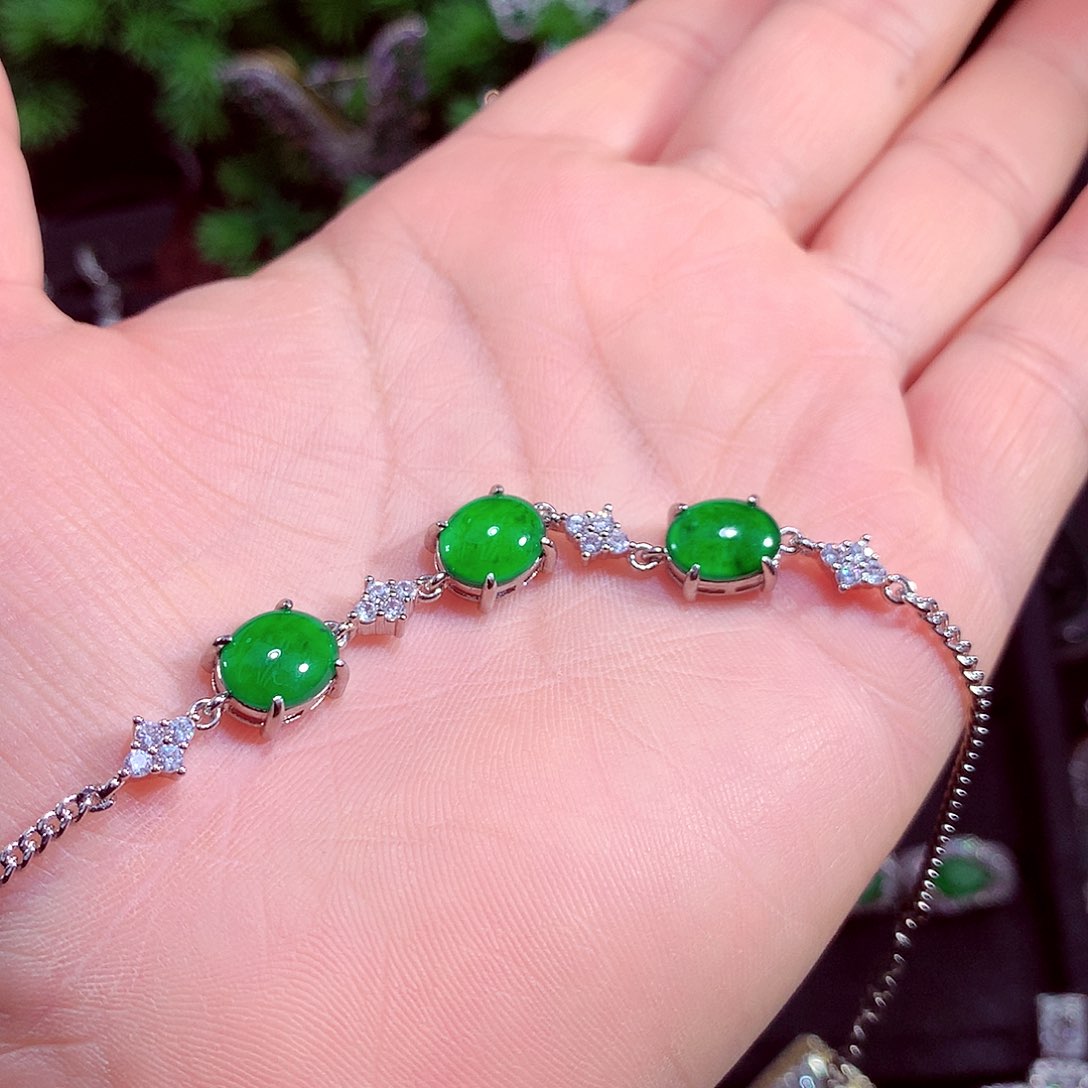 颈饰未镶嵌翡翠天然