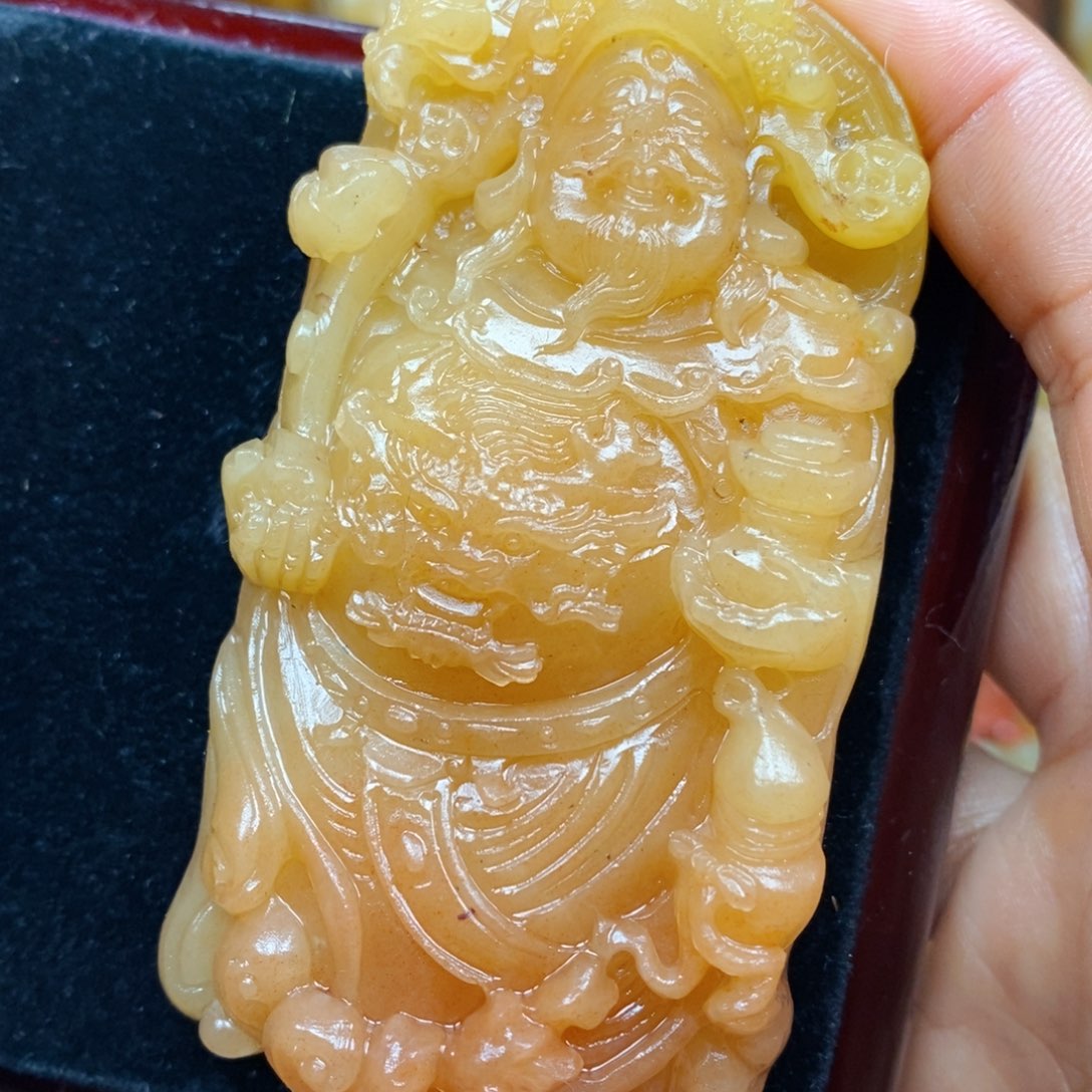 石英质玉（黄龙玉）颈饰未镶嵌