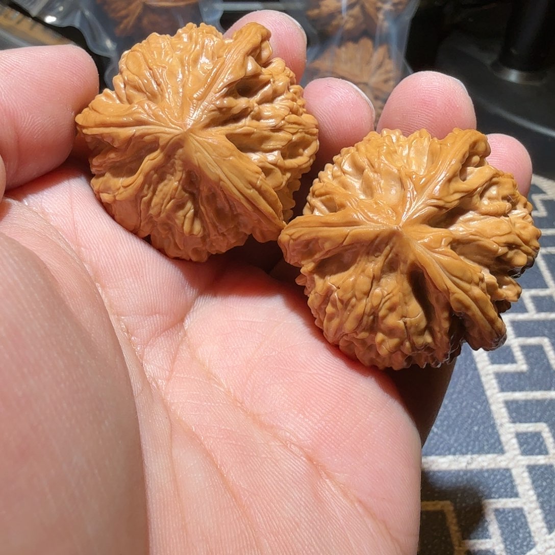 文玩核桃把件吴*楠御龙