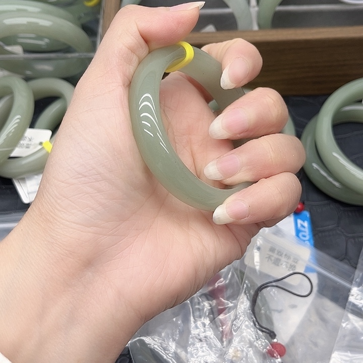 石英质玉未镶嵌手镯