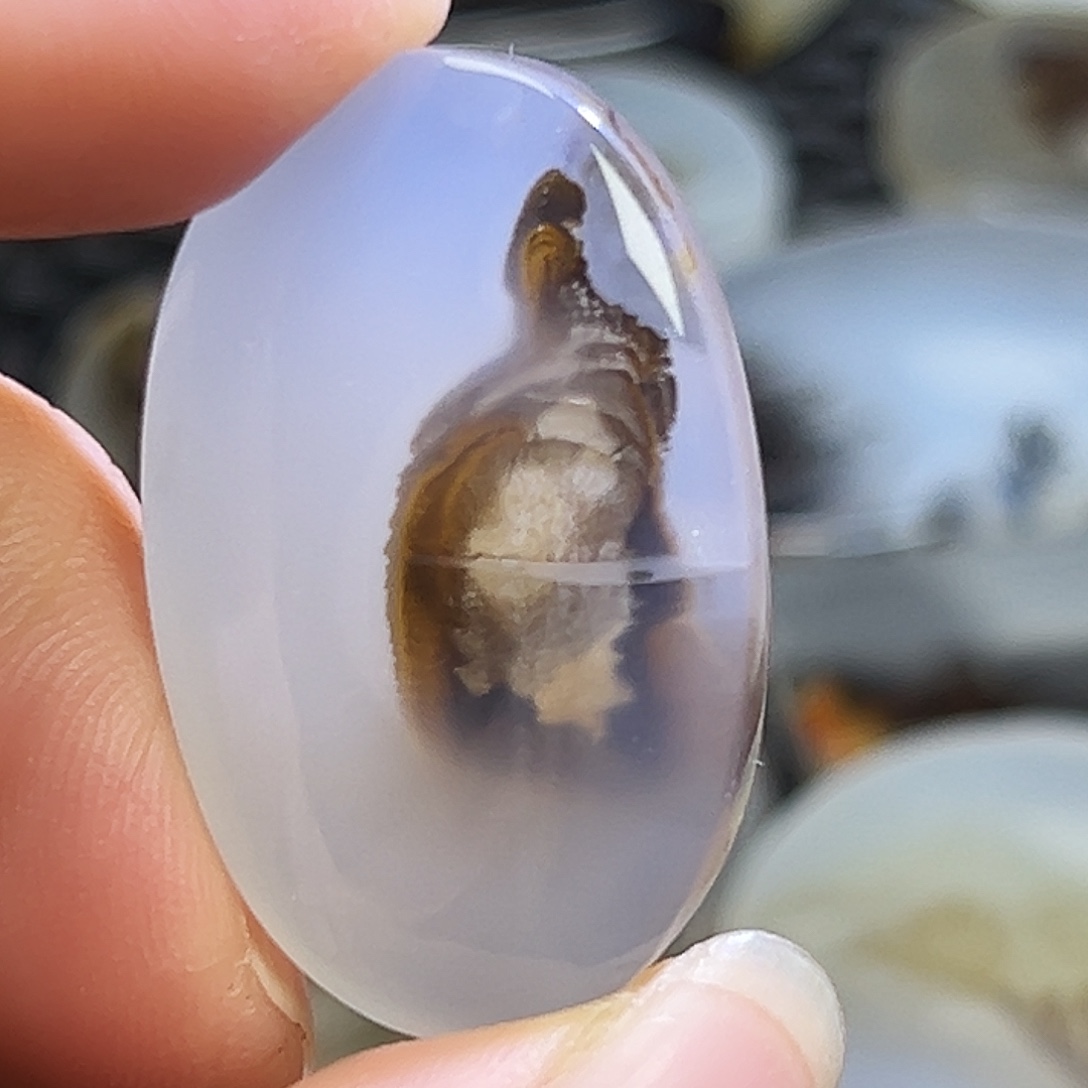 如***戏玛瑙/玉髓未镶嵌珠宝半成品