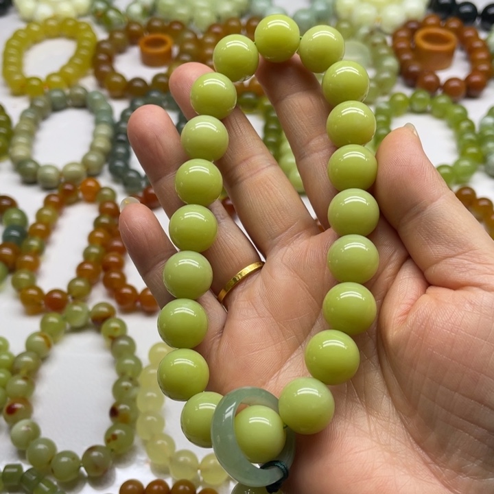 蛇纹石玉手持未镶嵌