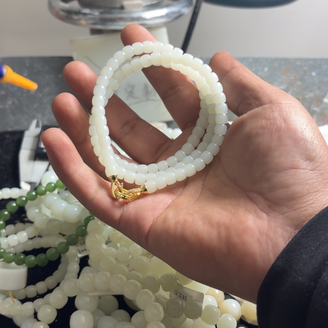 芃***芃和田玉未镶嵌手链卡7/8直切