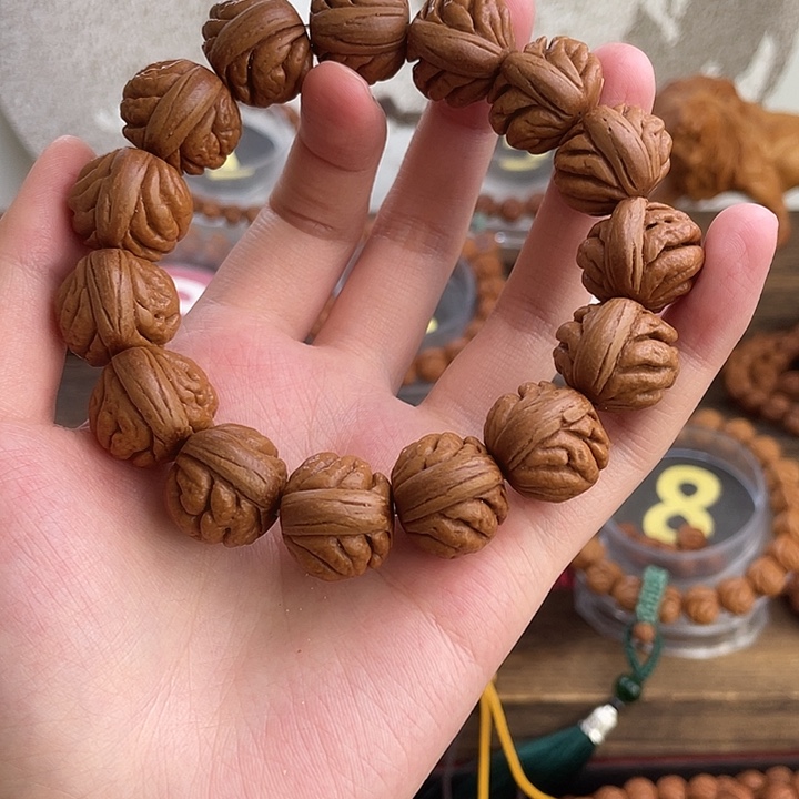 文玩核桃吊坠18豹子头