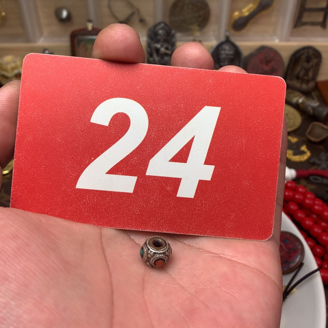 桃核吊坠知*………………………………