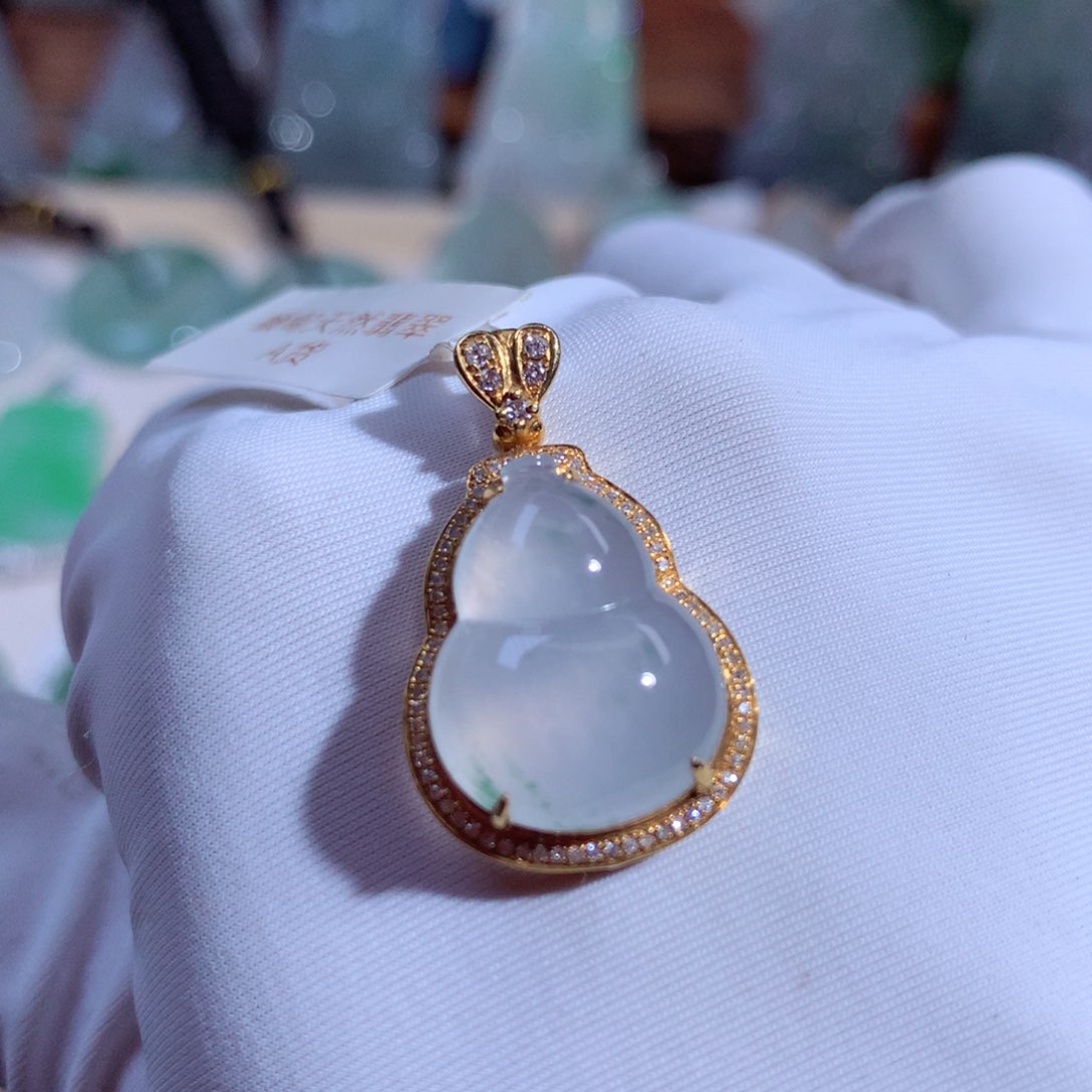 翡翠颈饰18K金镶嵌葫芦