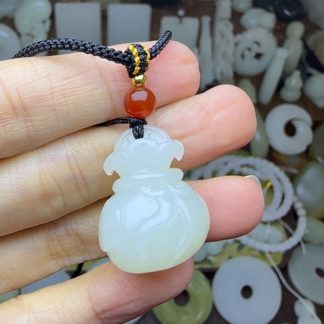 和田玉未镶嵌挂件钱袋