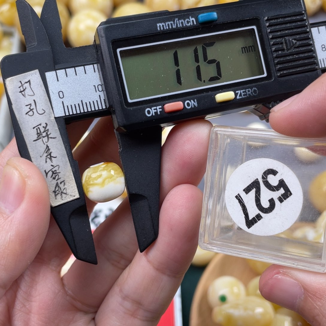 蜜蜡珠宝奇石未镶嵌