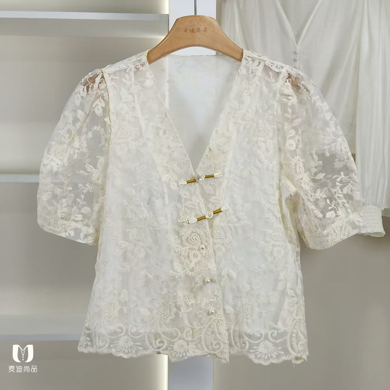 麦迪尚品 50720122 夏季简约时尚刺绣上衣小衫品牌撤柜女装
