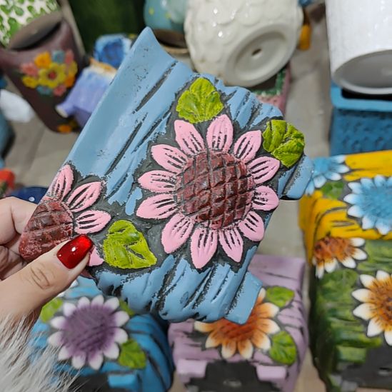 当场拍满15元发货不凑不发，花盆盆口不方不圆有针孔黑点是正常的，