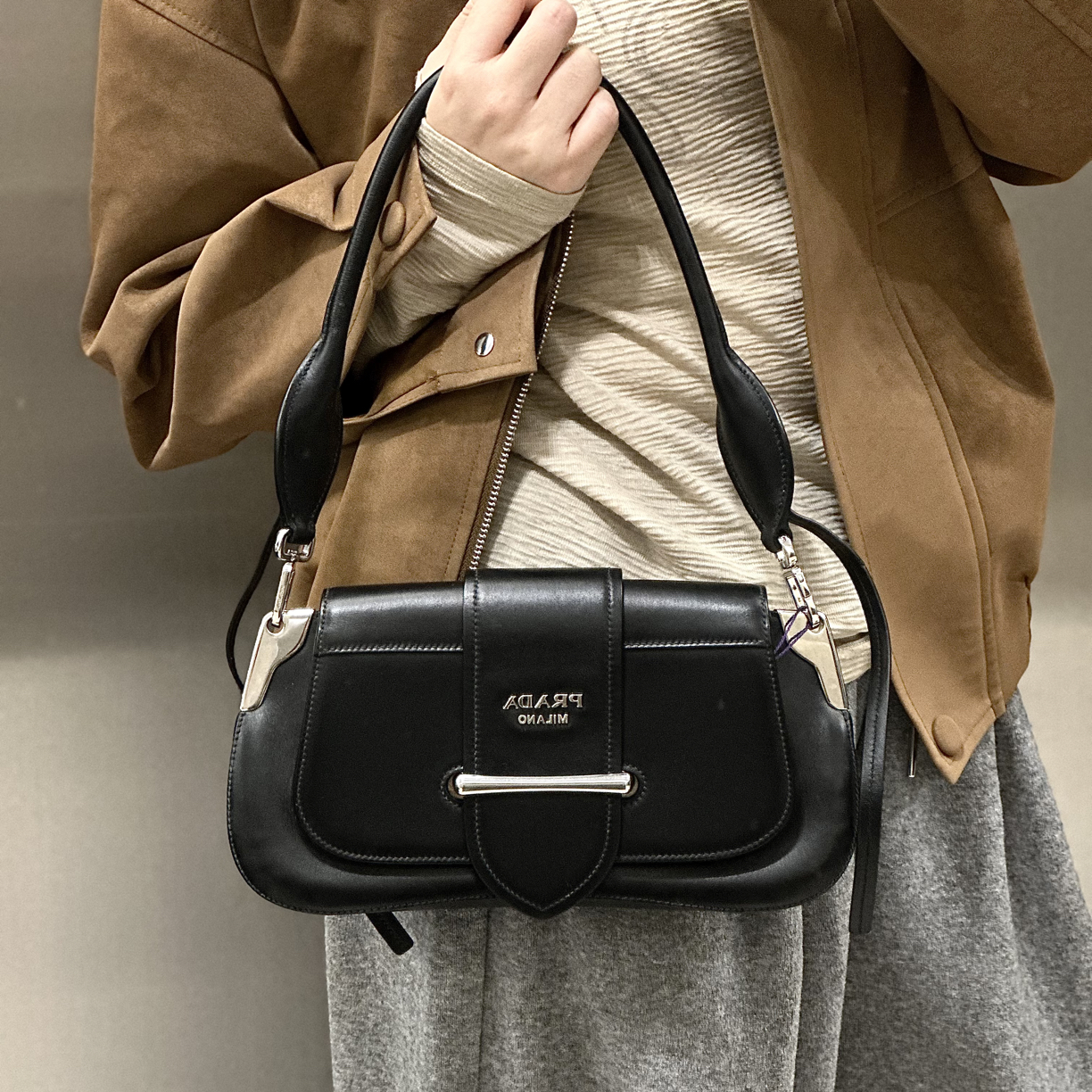 95新 Prada/普拉达 黑色屁股包单肩包腋下包